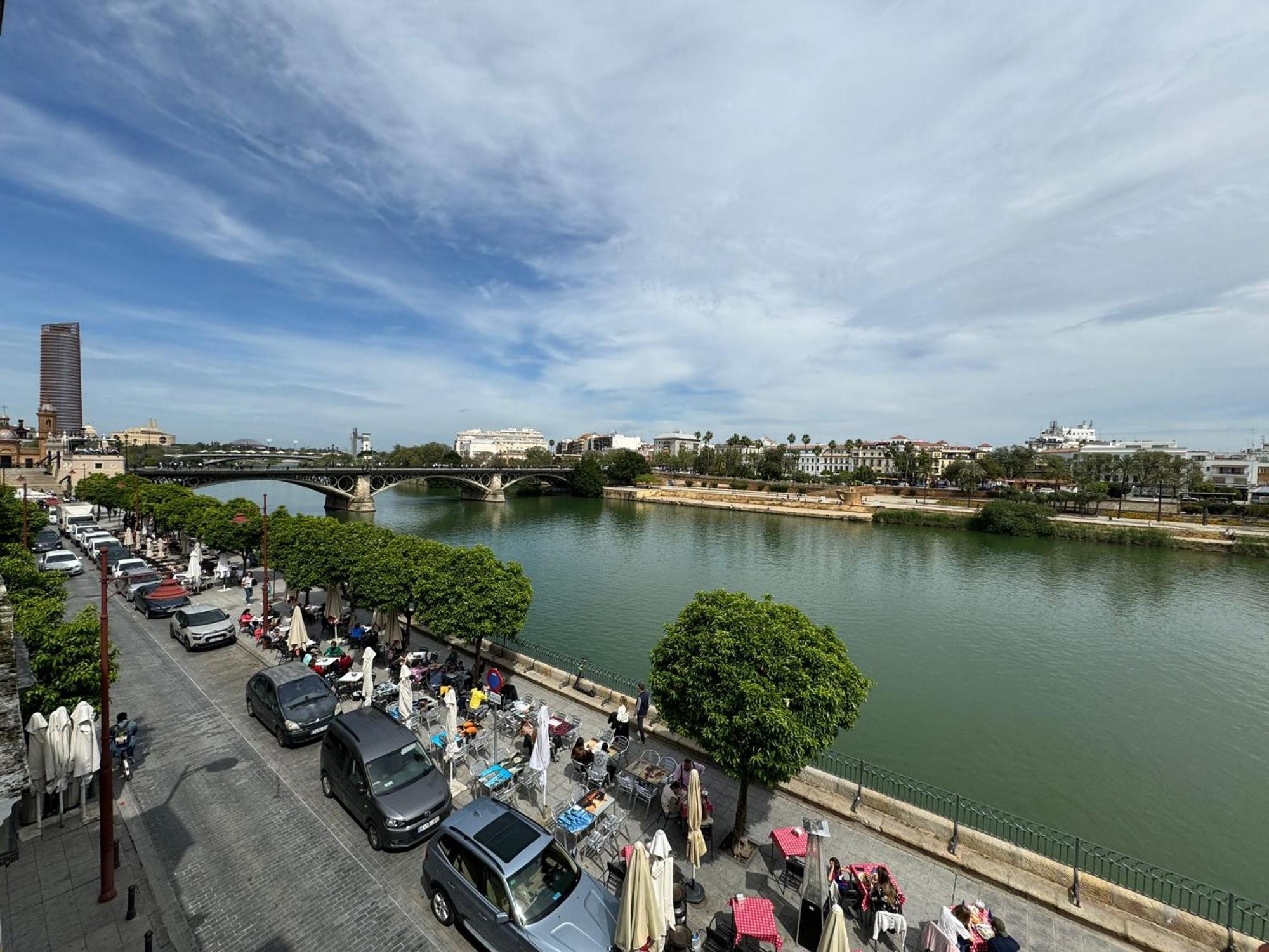 Апартаменты Wonderful Duplex In Calle Betis Севилья Экстерьер фото