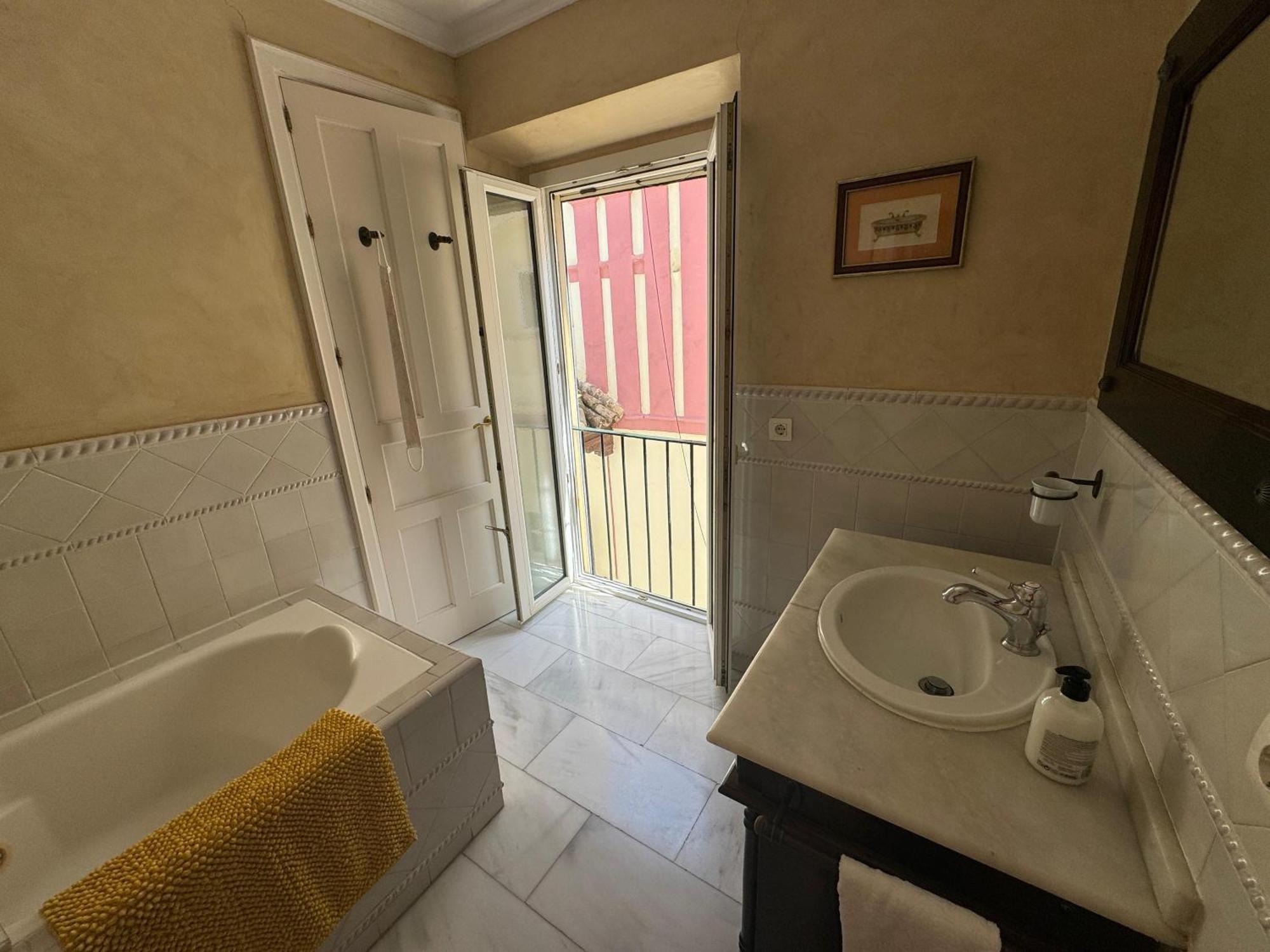 Апартаменты Wonderful Duplex In Calle Betis Севилья Экстерьер фото