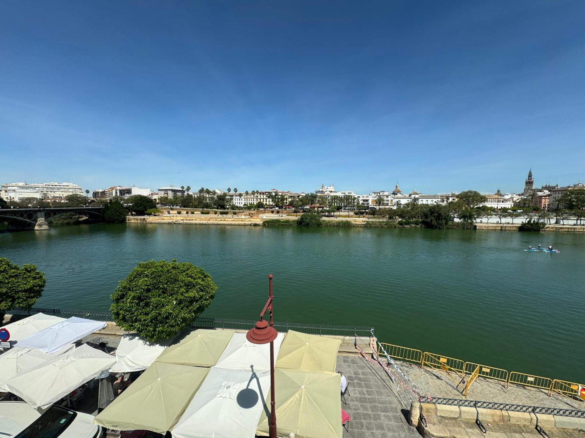 Апартаменты Wonderful Duplex In Calle Betis Севилья Экстерьер фото